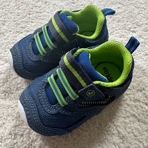 Stride Rite Soft Motion Sneaker